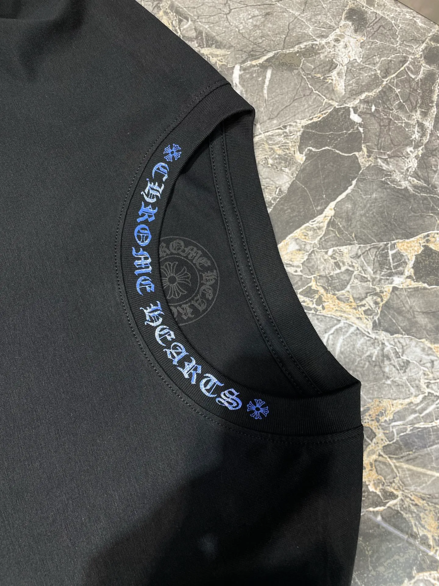 P310 Chrome heart 🌟 Top version, available in seconds, new models available in stock, Chrome heart*Cro 1988 digital limited edition black long-sleeved T-shirt. There are many repetitions, but few unique ones. It has contrasting colors like blueberries, and the jumping colors are eye-catching and unique! Pair it with low-key and simplicity! Ready stock size SML